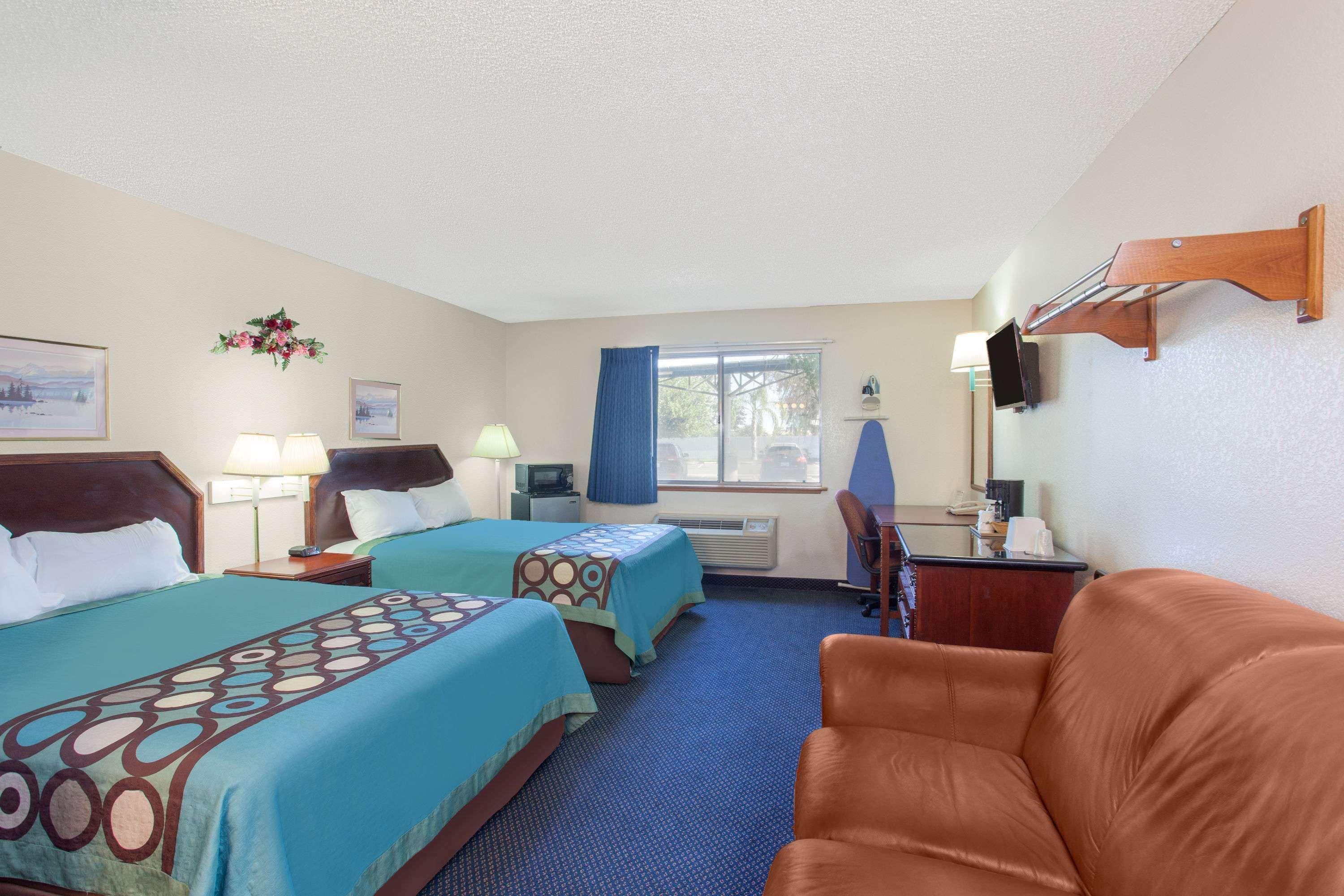 Super 8 By Wyndham Selma/Fresno Area Hotel Exterior photo